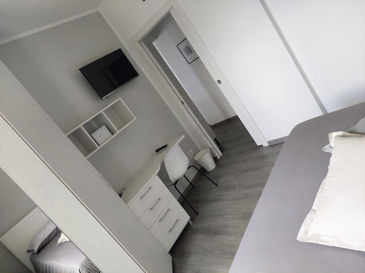 Casa Vacanze Perla Del Lago โดมาโซ ภายนอก รูปภาพ