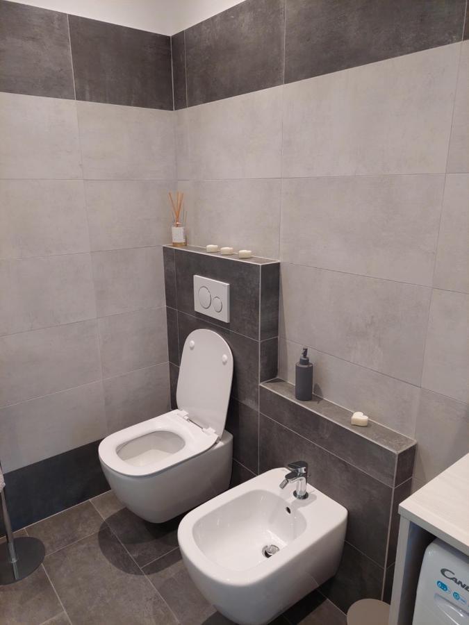 Casa Vacanze Perla Del Lago โดมาโซ ภายนอก รูปภาพ
