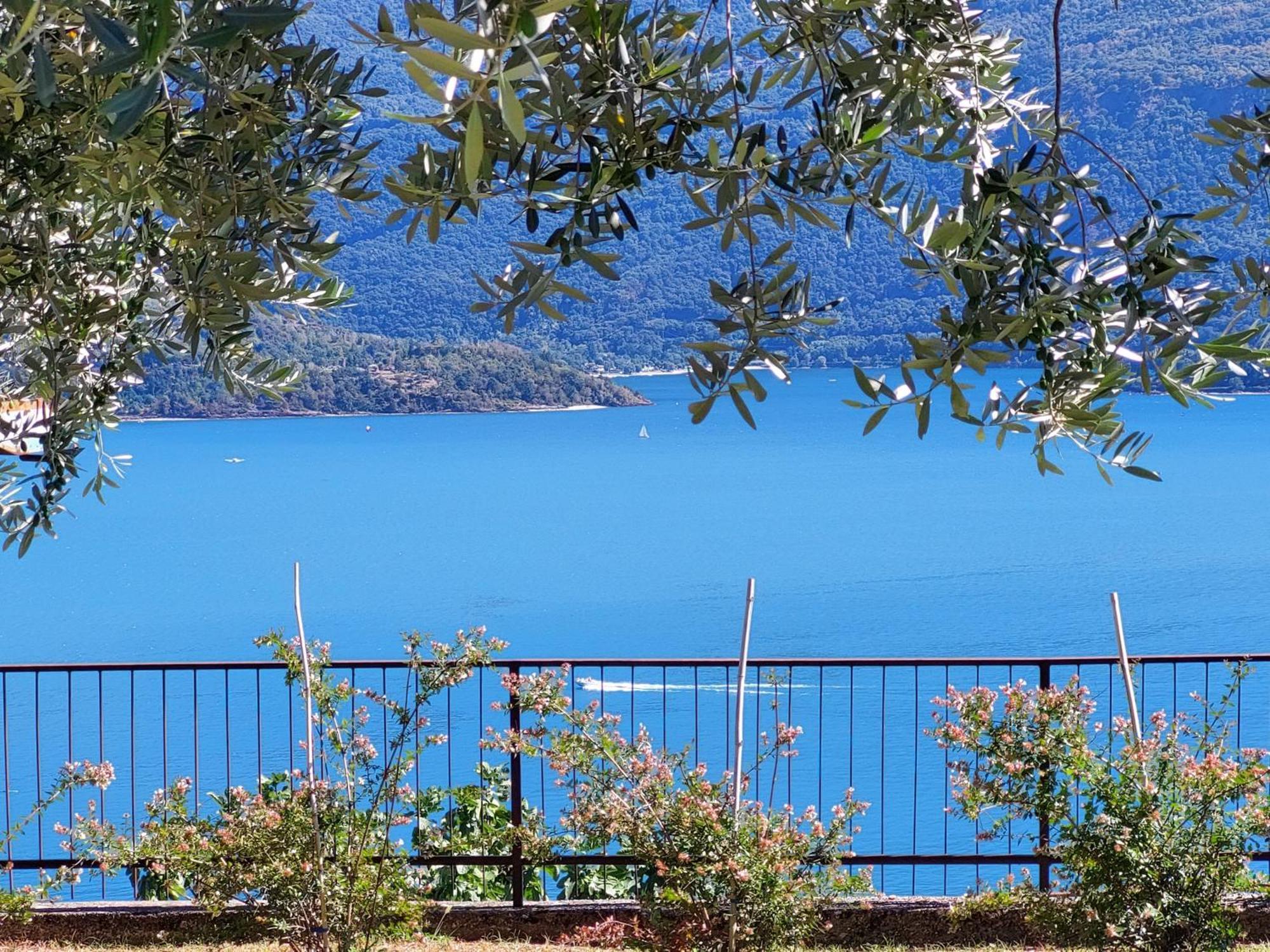 Casa Vacanze Perla Del Lago โดมาโซ ภายนอก รูปภาพ